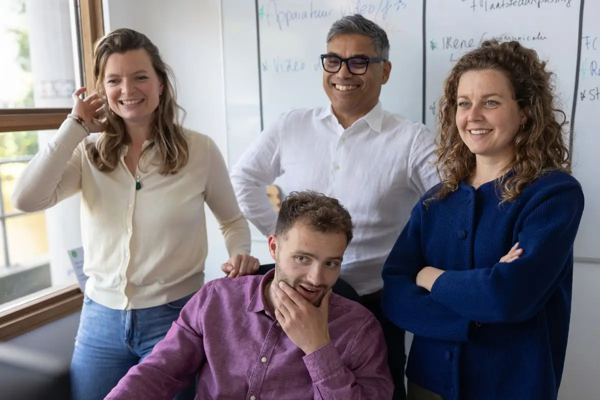 marketing low-23 Met bureau Dinsdag versterken we sectoren, organisaties, leidinggevenden en teams door een veilige en prettige werkplek te creëren.