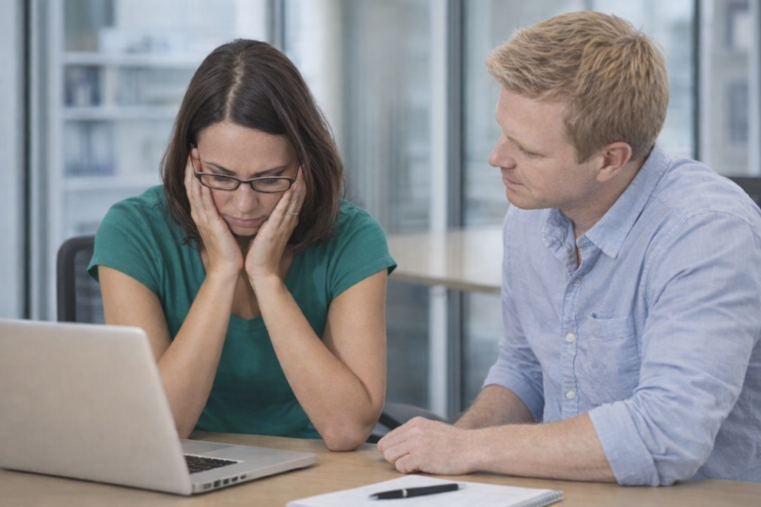 Opvang man ondersteund collega
